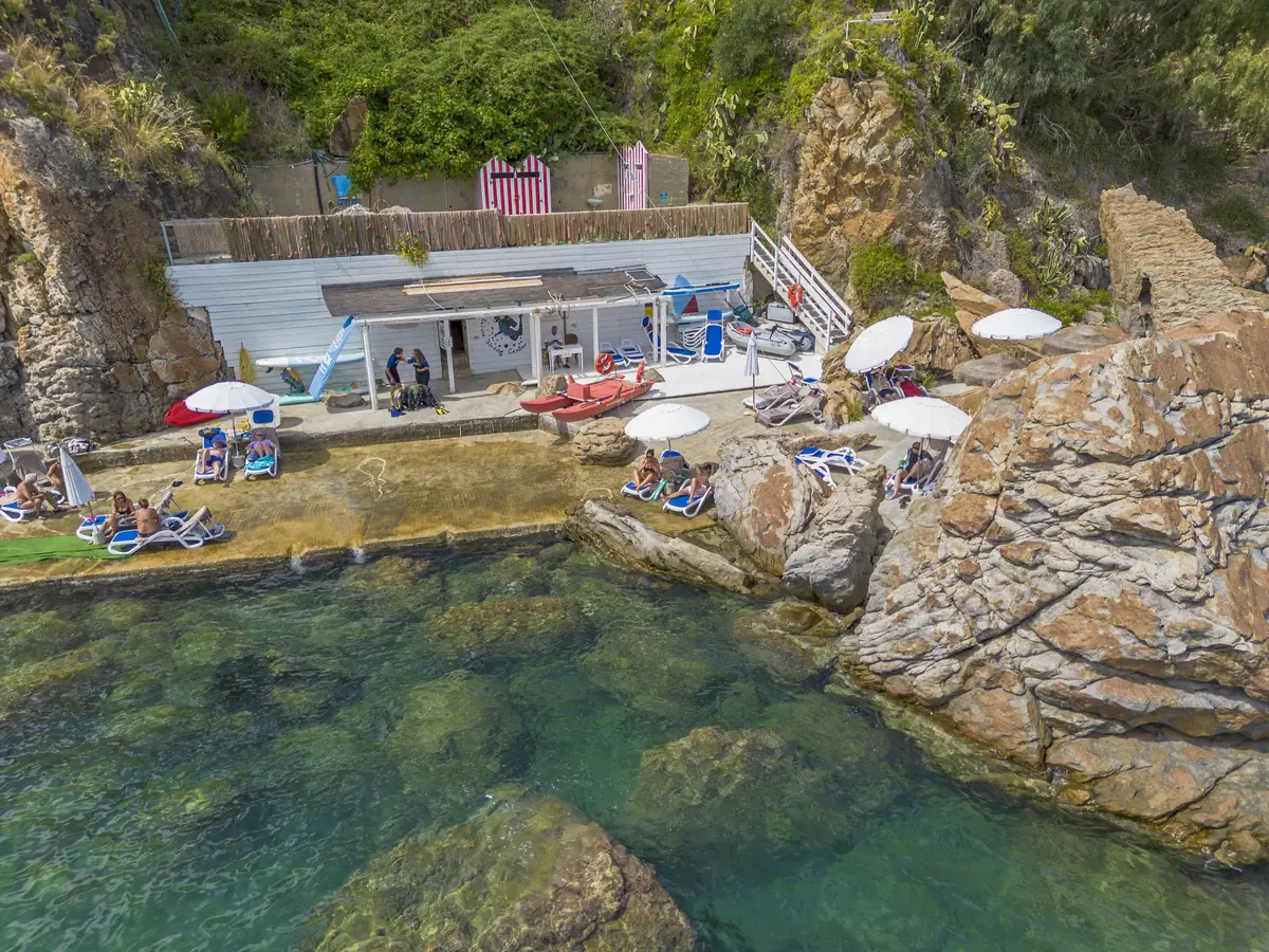 Die Tauchbasis an der Bucht des Hotel Kalura